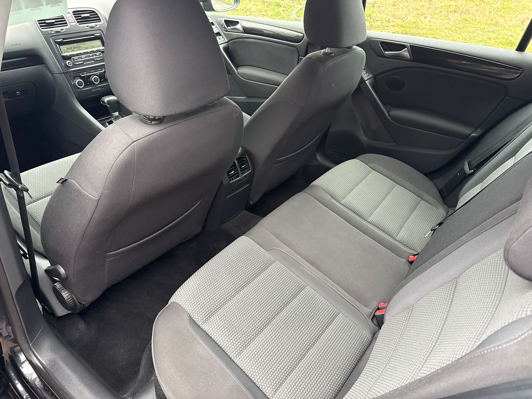 2010 Volkswagen Golf photo 4