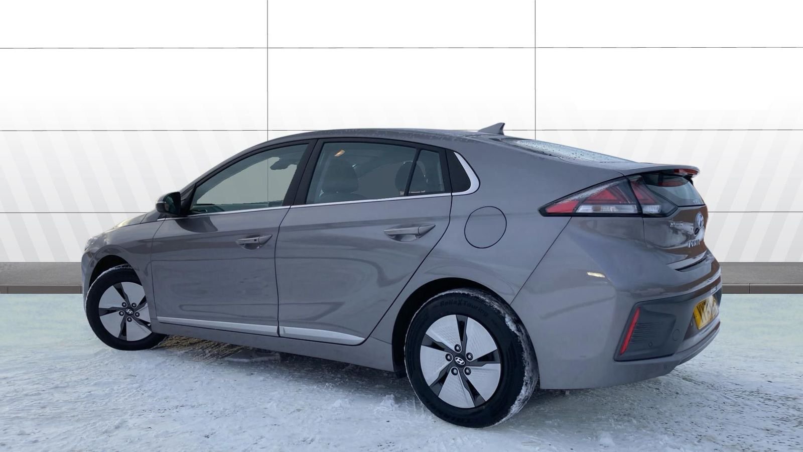 2021 Hyundai Ioniq photo 2
