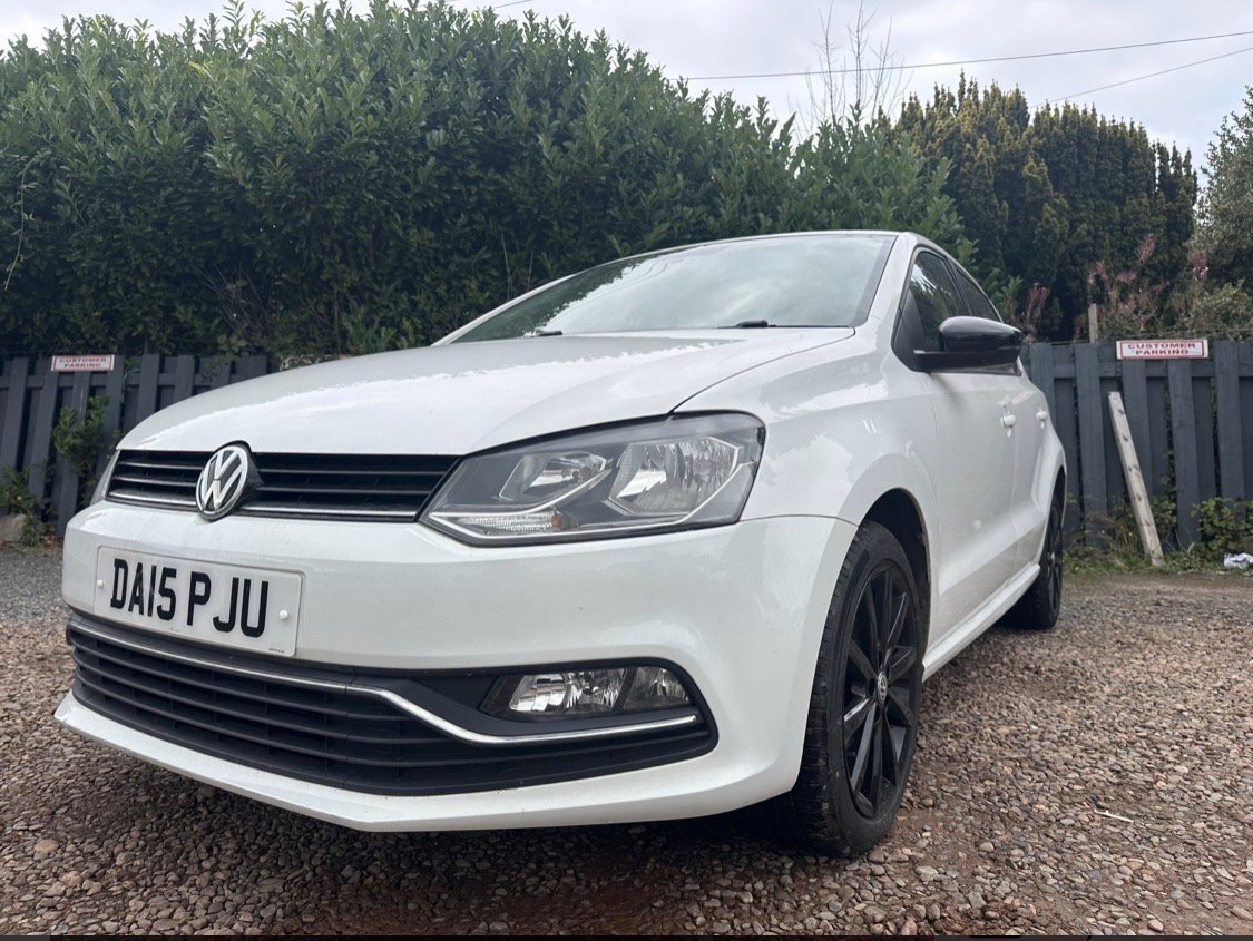 2015 VOLKSWAGEN POLO