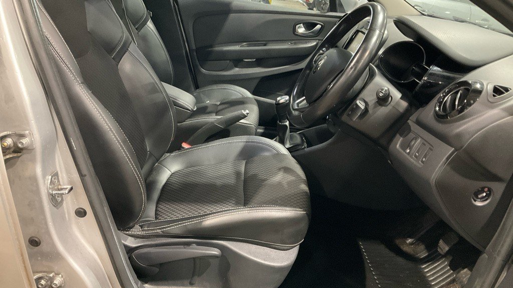 2017 Renault Clio photo 19