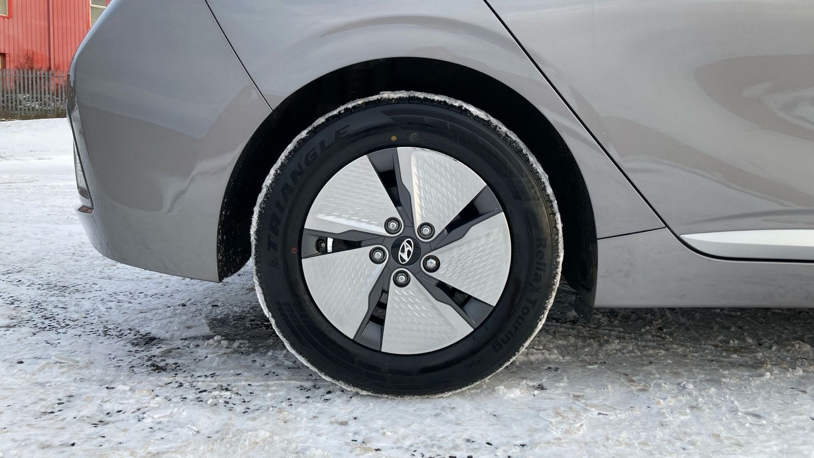 2021 Hyundai Ioniq photo 3